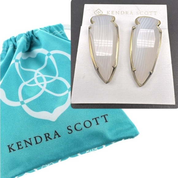 Kendra Scott Jewelry - NWT [Kendra Scott] Kathryn Large Stud Geometric Earrings in White Banded Agate